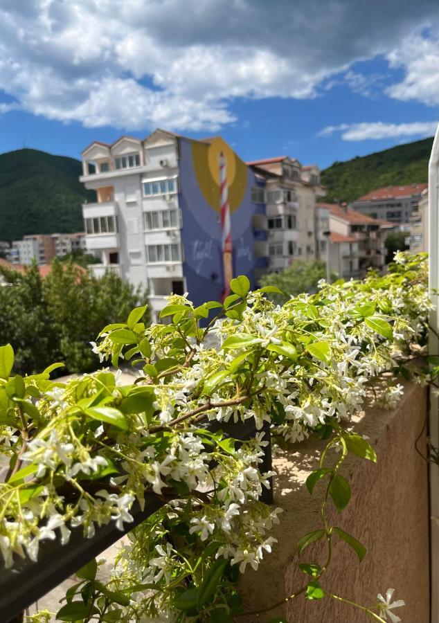 Apartmani Goran I Jelena Zec Будва Екстер'єр фото