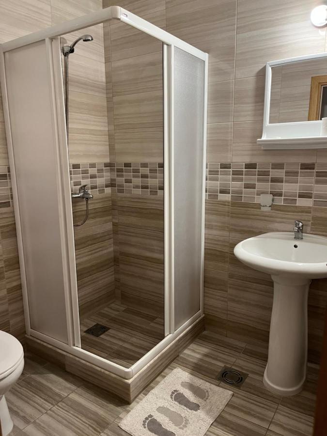 Apartmani Goran I Jelena Zec Будва Екстер'єр фото