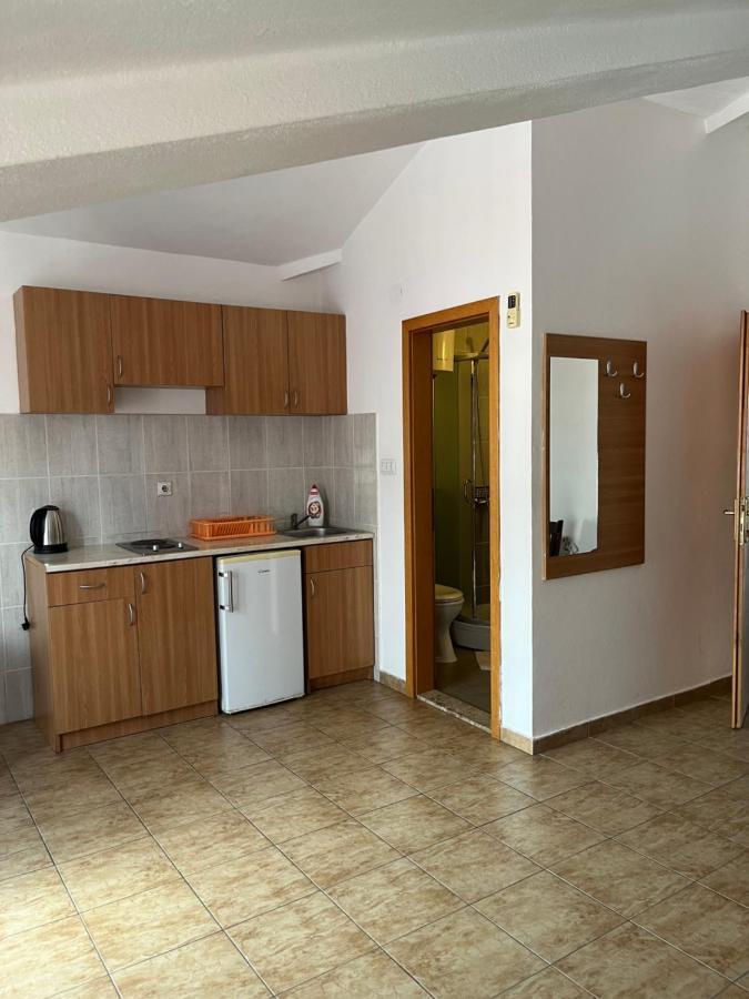 Apartmani Goran I Jelena Zec Будва Екстер'єр фото