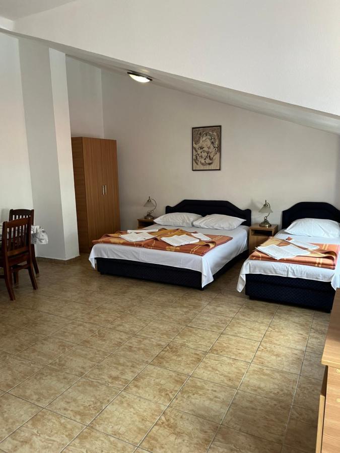 Apartmani Goran I Jelena Zec Будва Екстер'єр фото