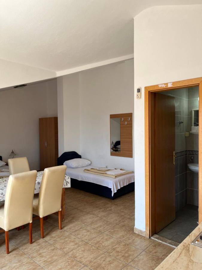Apartmani Goran I Jelena Zec Будва Екстер'єр фото