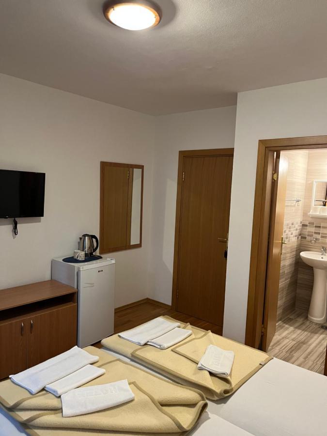 Apartmani Goran I Jelena Zec Будва Екстер'єр фото