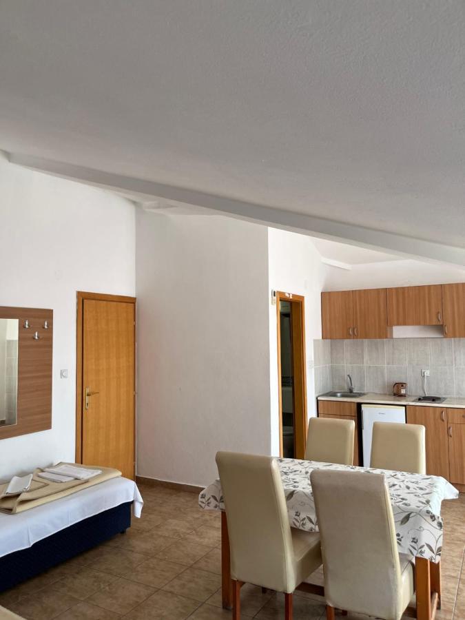 Apartmani Goran I Jelena Zec Будва Екстер'єр фото