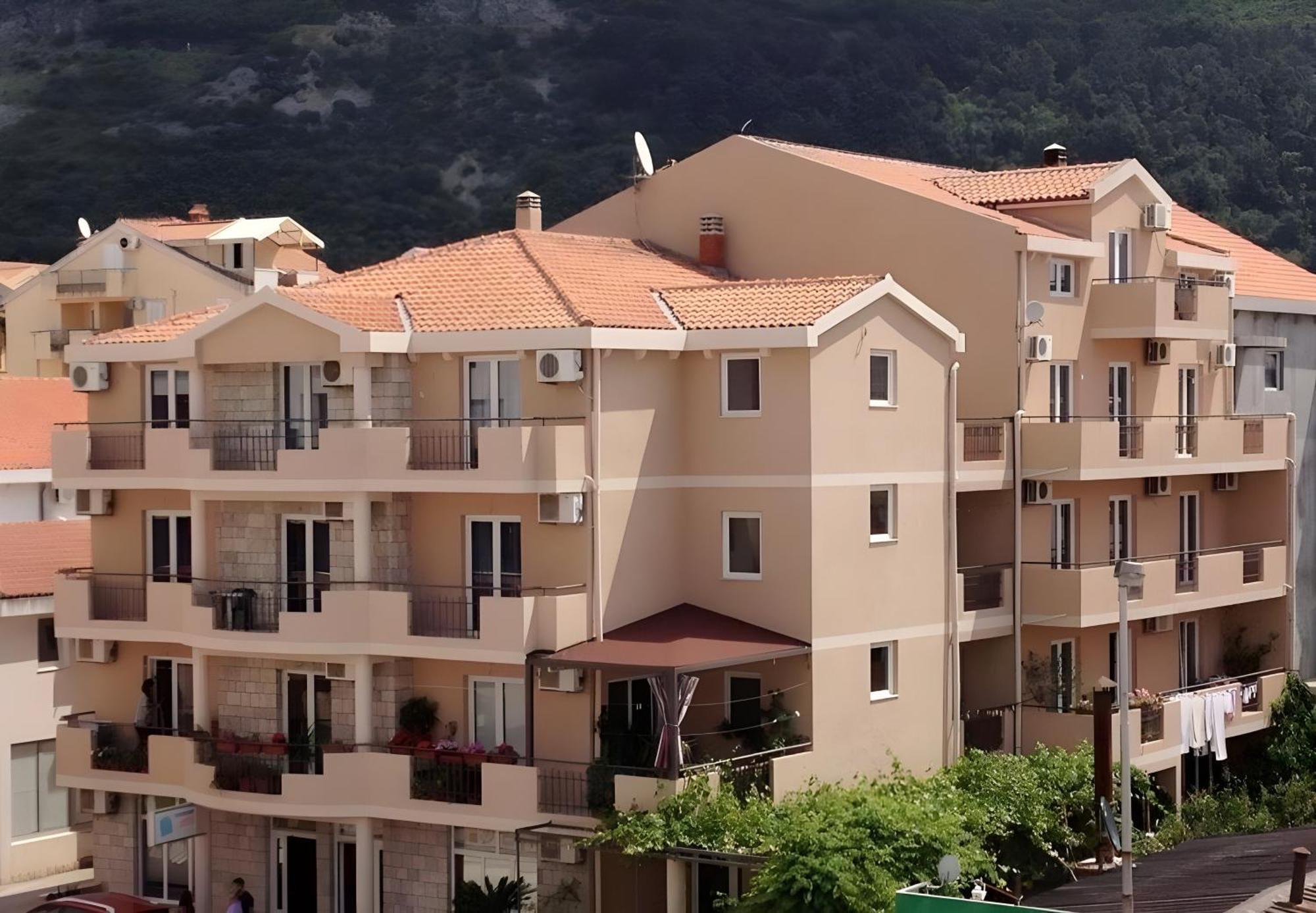 Apartmani Goran I Jelena Zec Будва Екстер'єр фото